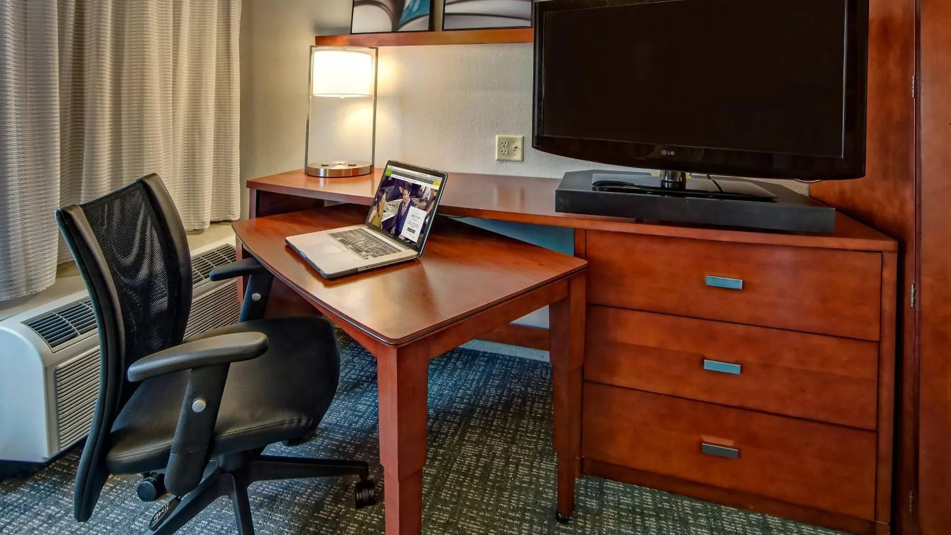 Courtyard By Marriott Memphis Southaven Hotel